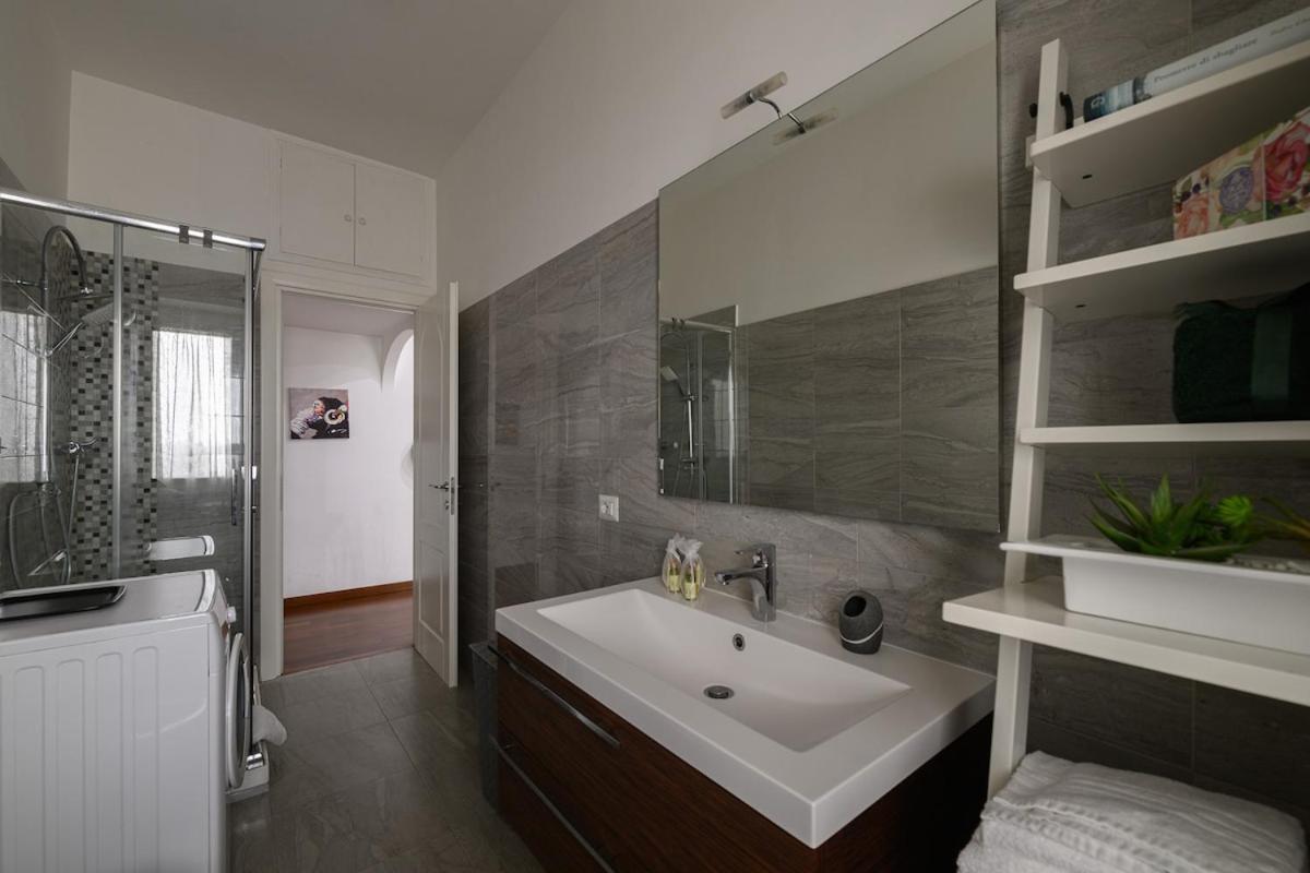 Banksy Inspired - Colli Albani Apartamento
